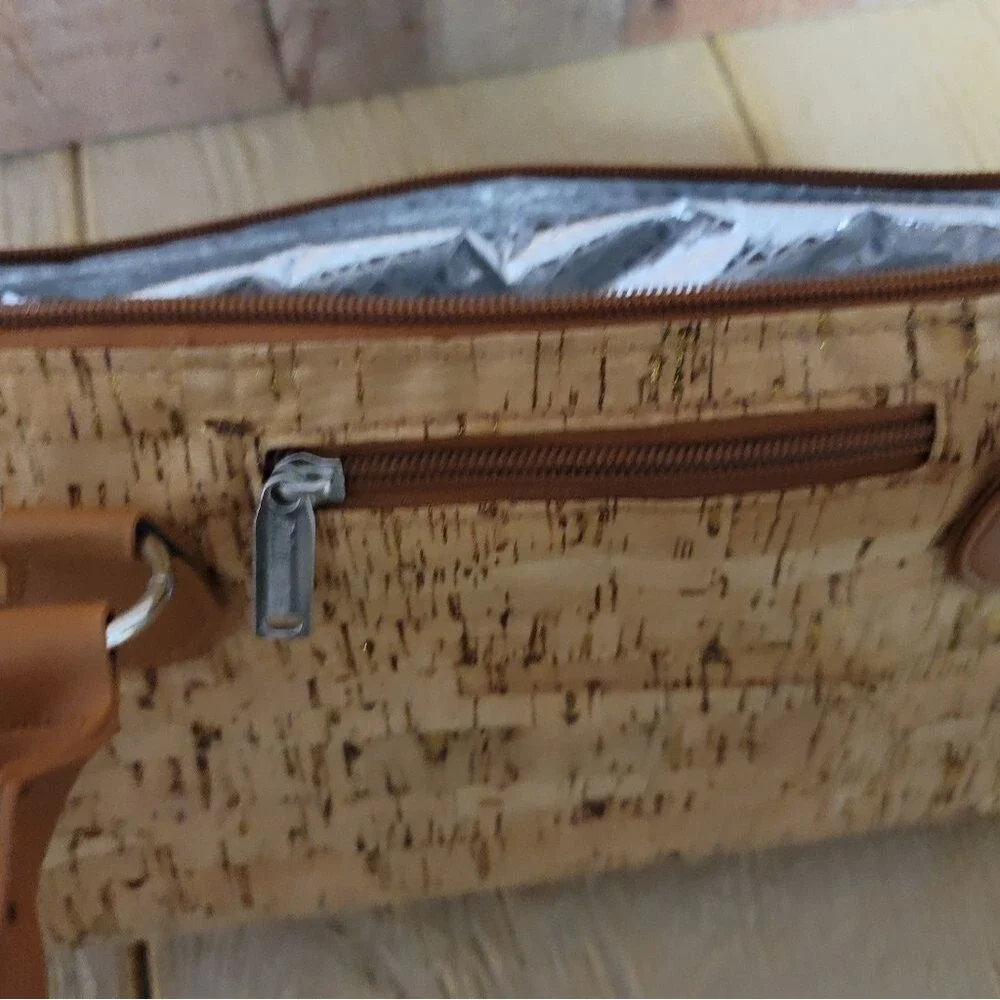 The classic Primeware Insulated Wine Clutch